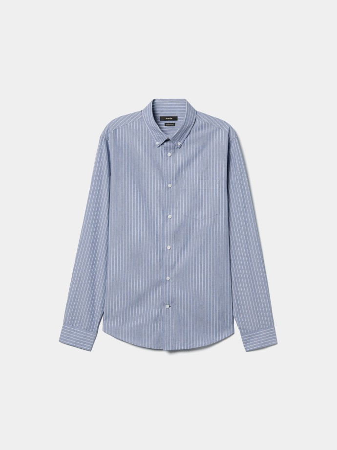 Camisa �s riscas com bolso