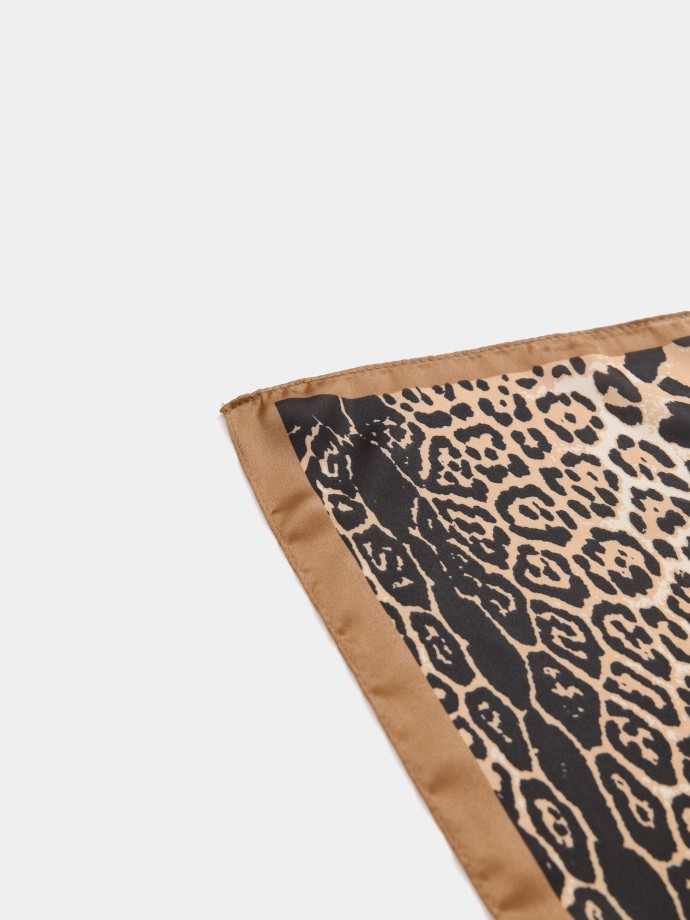 Lenço animal print Lenço animal print
