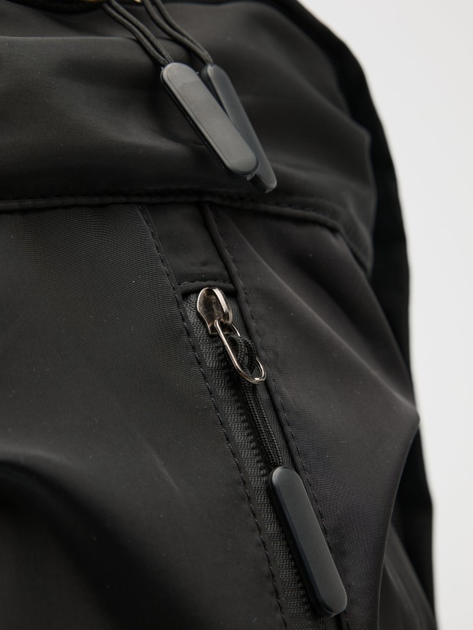 Mochila com v�rios bolsos