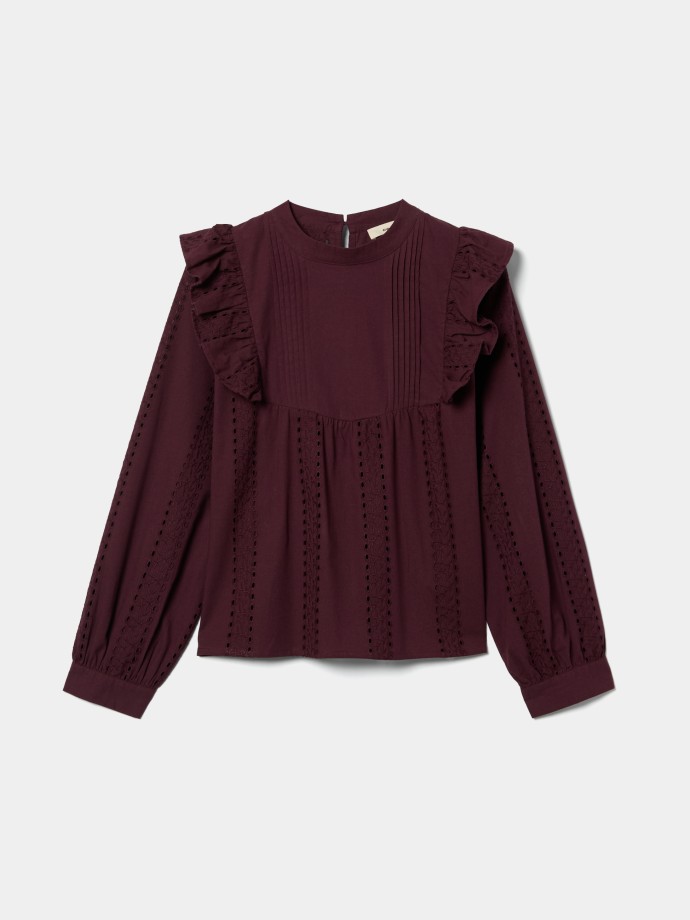 Blusa com folhos e bordado inglês Blusa com folhos e bordado inglês