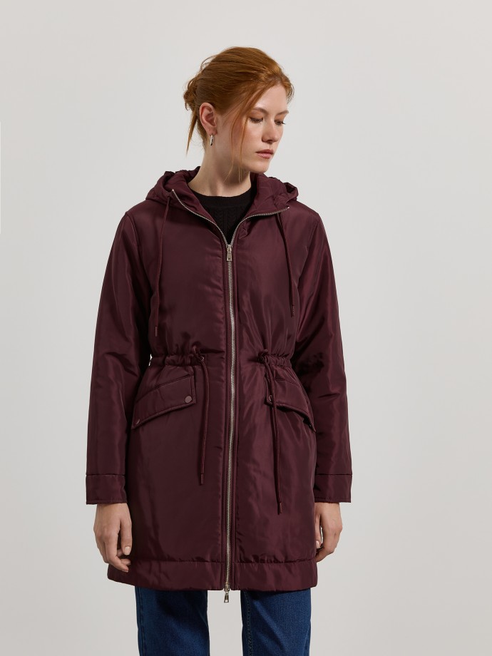 Parka com carapu�o e cintura ajust�vel