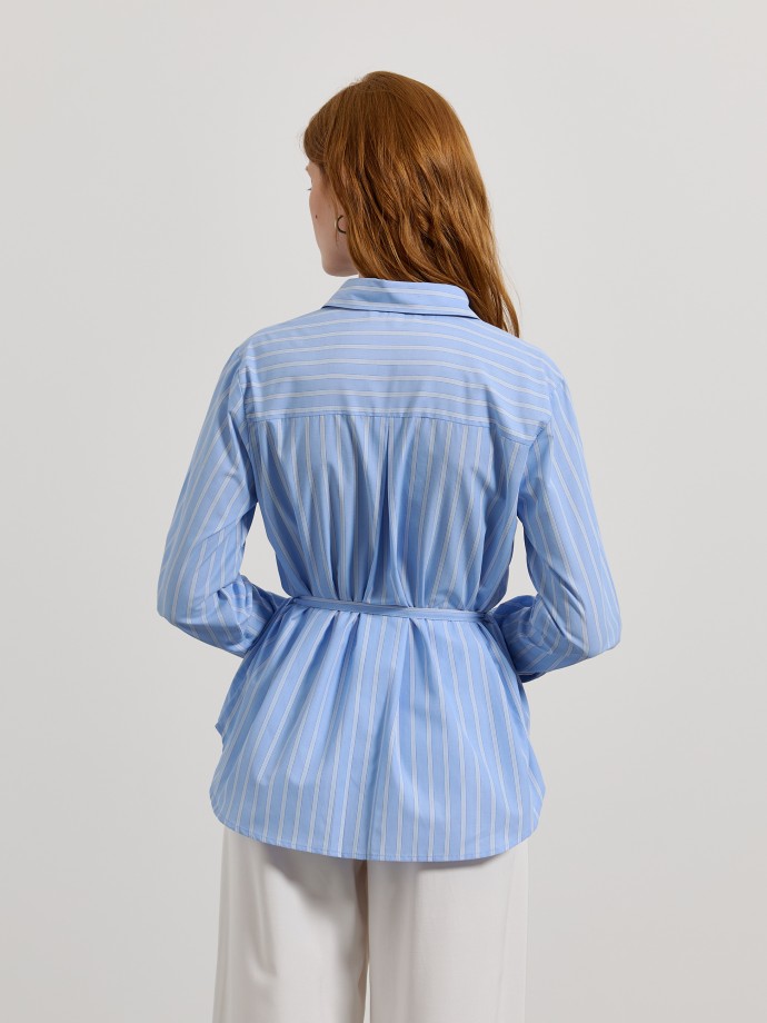 Camisa �s riscas com cinto