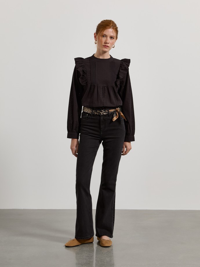 Blusa com folhos e bordado ingl�s