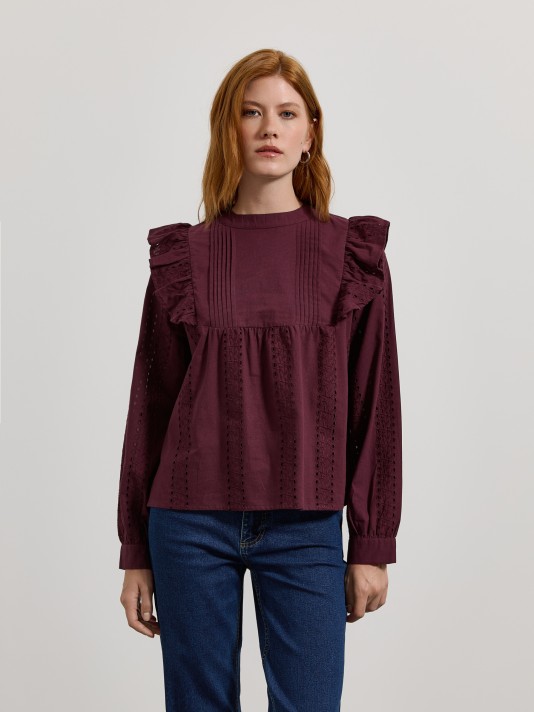 Blusa com folhos e bordado ingl�s