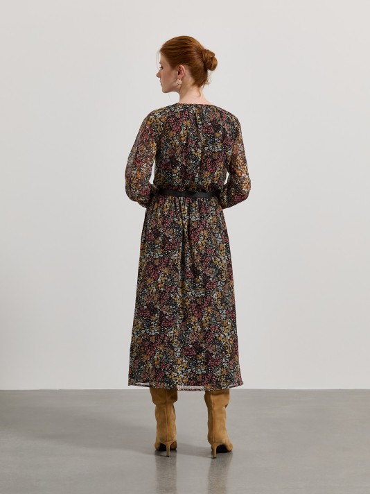 Midi dress with floral print. Midi dress with floral print.