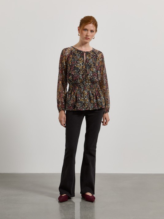 Blusa com estampado floral Blusa com estampado floral