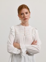 Blusa com folhos e renda