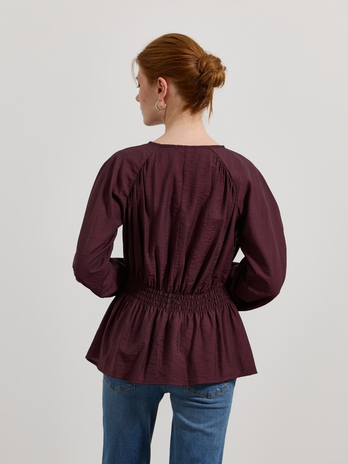 Blusa com cintura franzida