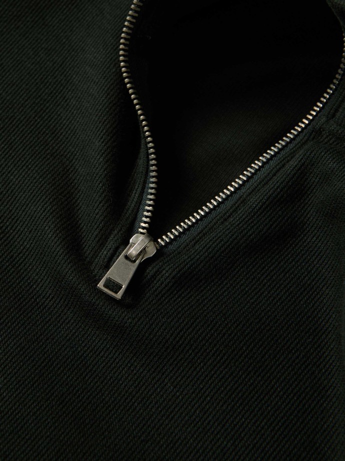 Sweatshirt com gola de fecho