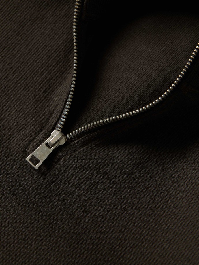 Sweatshirt com gola de fecho