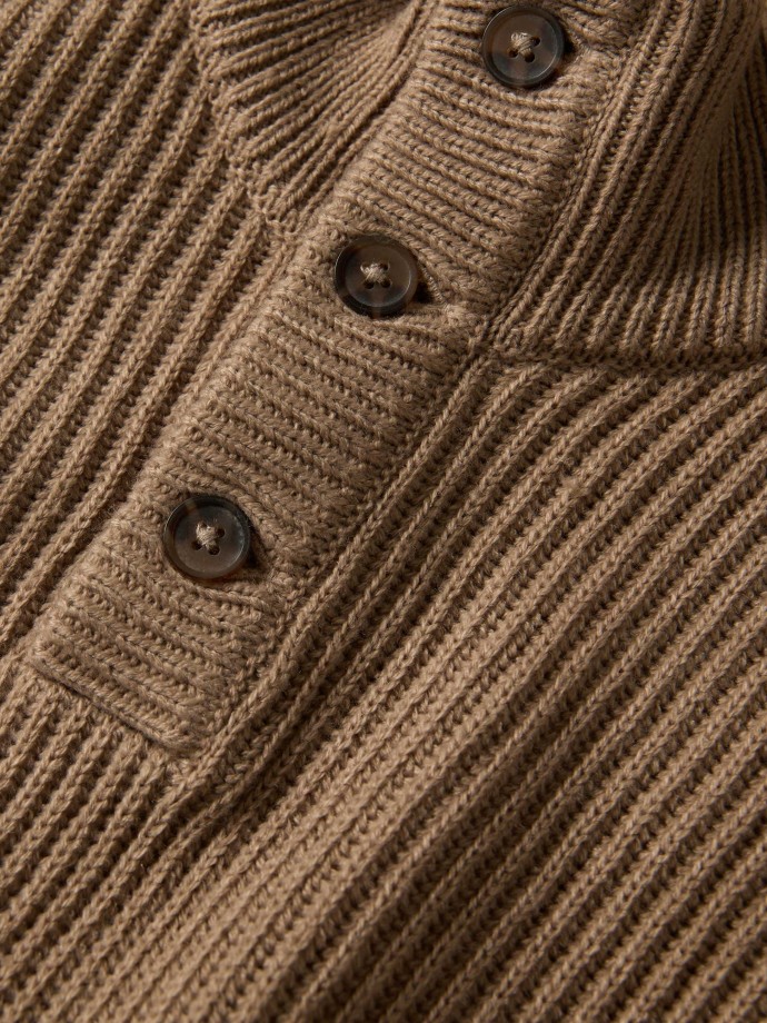 Camisola com botões na gola Camisola com botões na gola