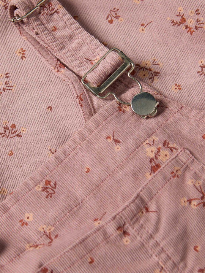 Jardineiras com estampado floral