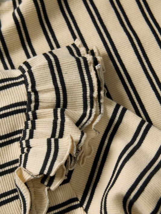 Camisola às riscas com folhos Camisola às riscas com folhos