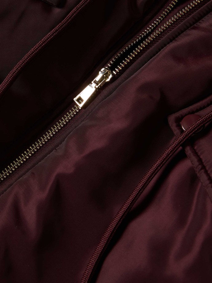 Parka com carapu�o e cintura ajust�vel