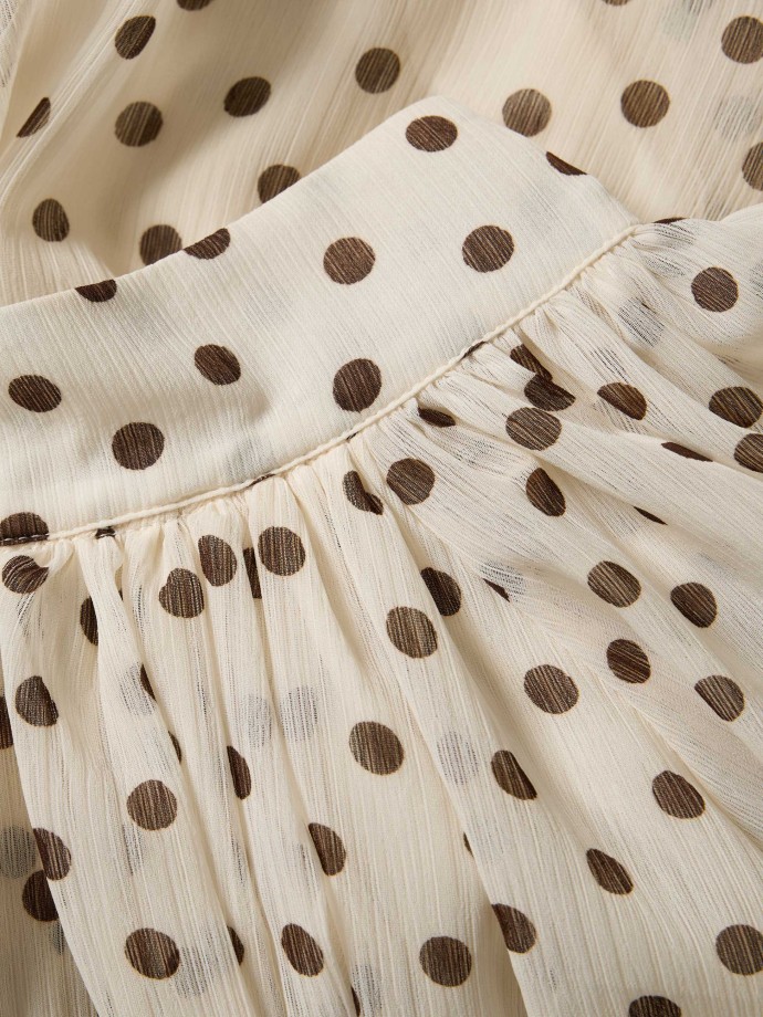 Blusa �s bolinhas com efeito bal�o