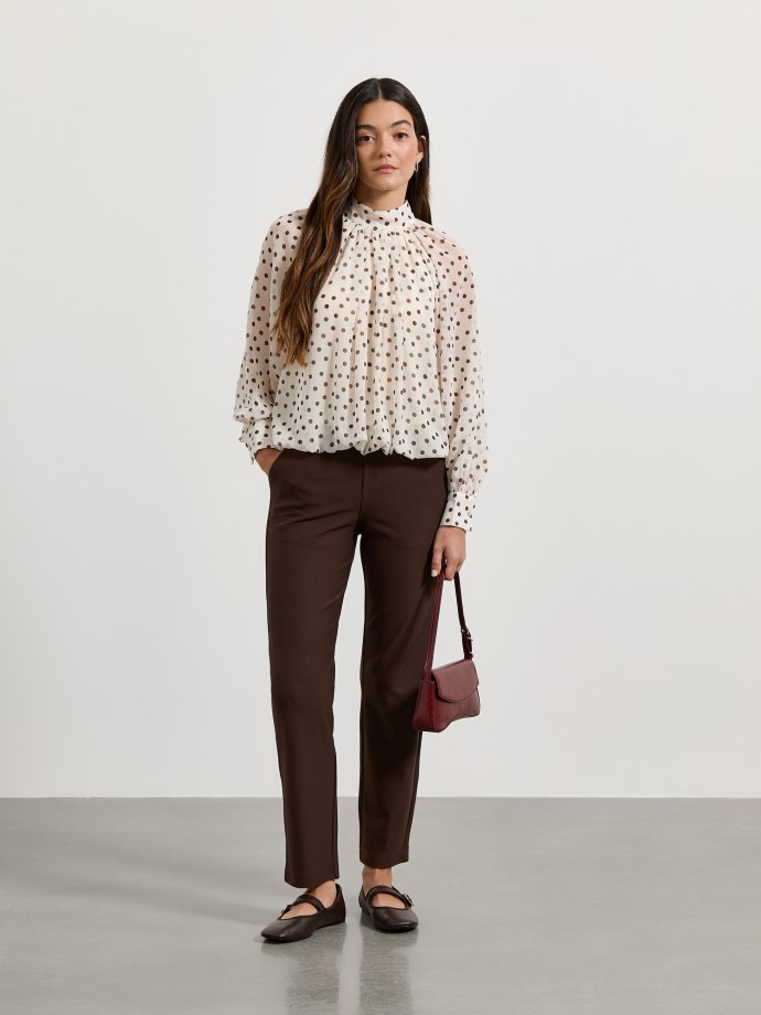 Blusa �s bolinhas com efeito bal�o
