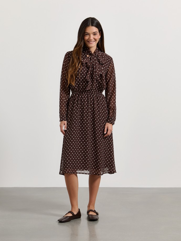 Vestido �s bolinhas com la�o