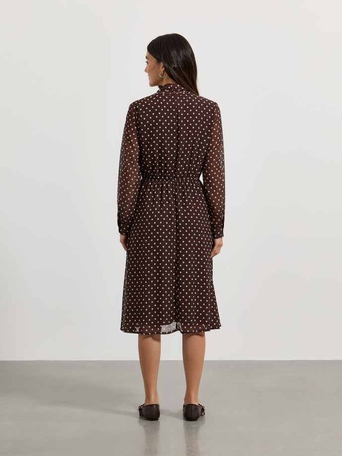 Vestido �s bolinhas com la�o