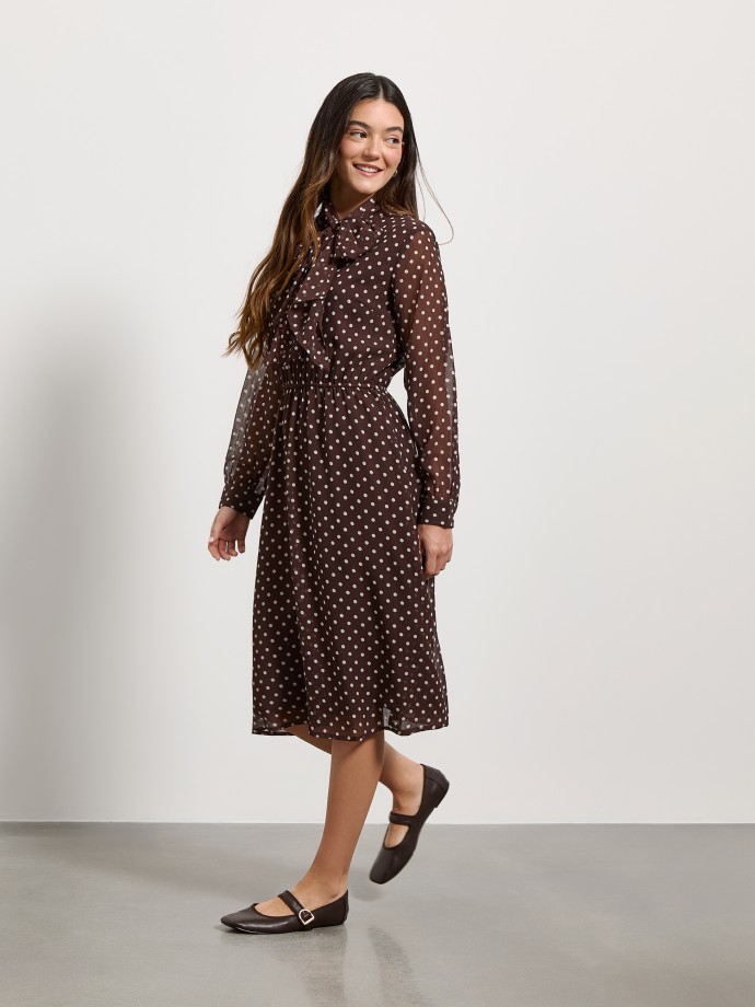Vestido �s bolinhas com la�o