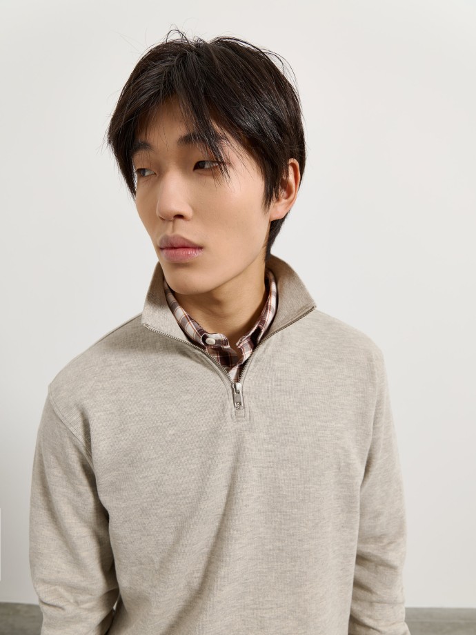 Sweatshirt com gola de fecho