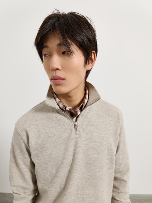 Sweatshirt com gola de fecho