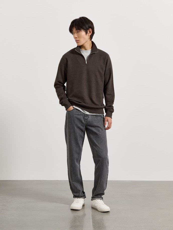 Sweatshirt com gola de fecho