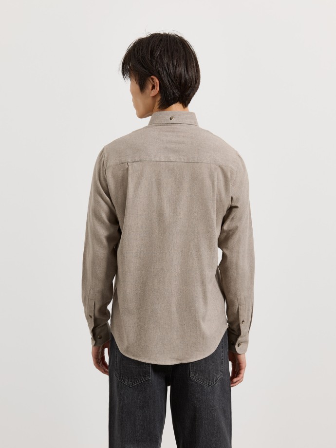 Camisa com bolso