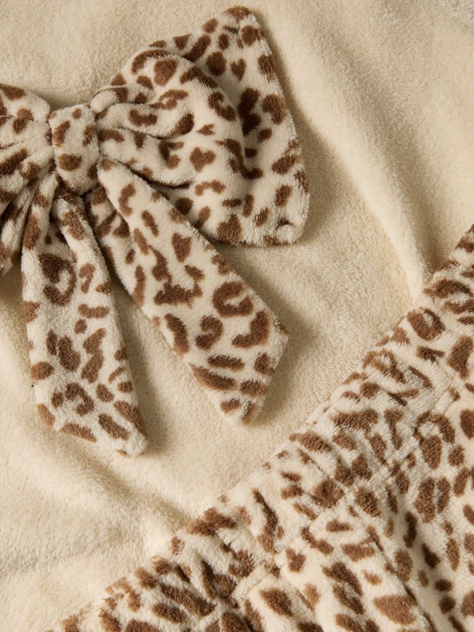 Pijama polar com laço e padrão animal Pijama polar com laço e padrão animal