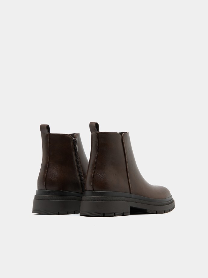 Ankle boots with zipper closure.