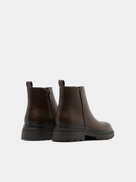 Ankle boots with zipper closure. Ankle boots with zipper closure.