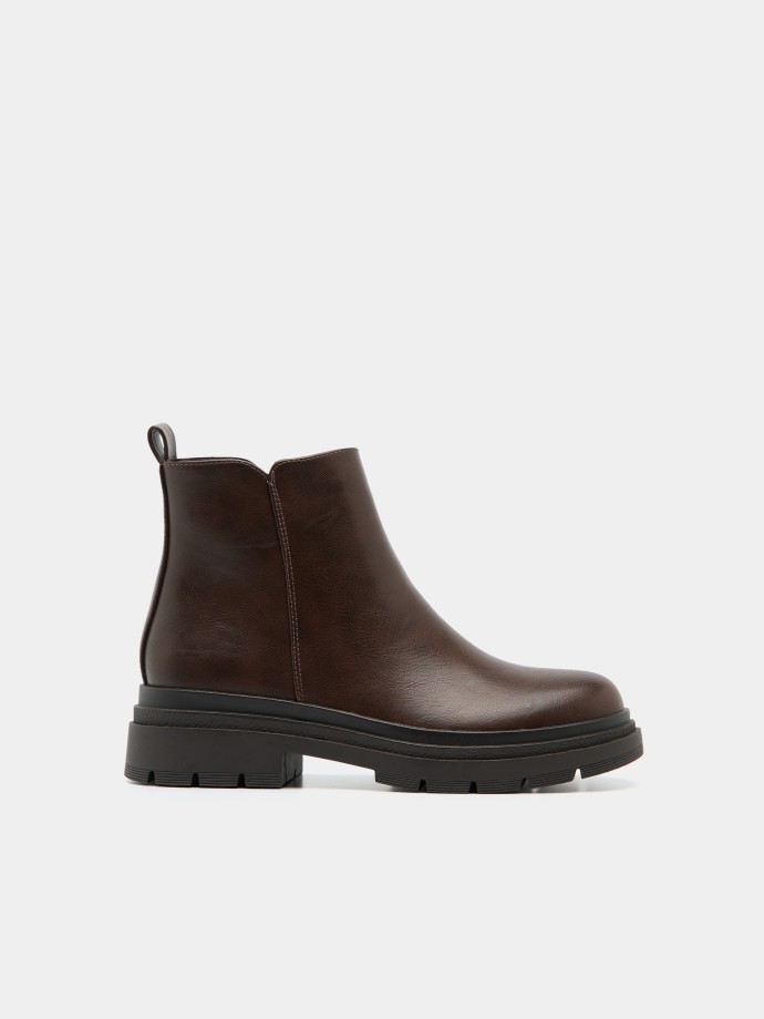 Ankle boots with zipper closure.