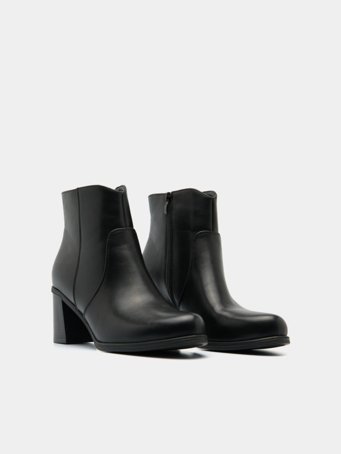 Botins de cano baixo com salto