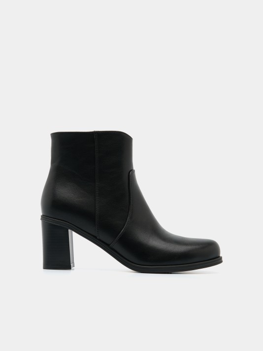 Botins de cano baixo com salto Botins de cano baixo com salto