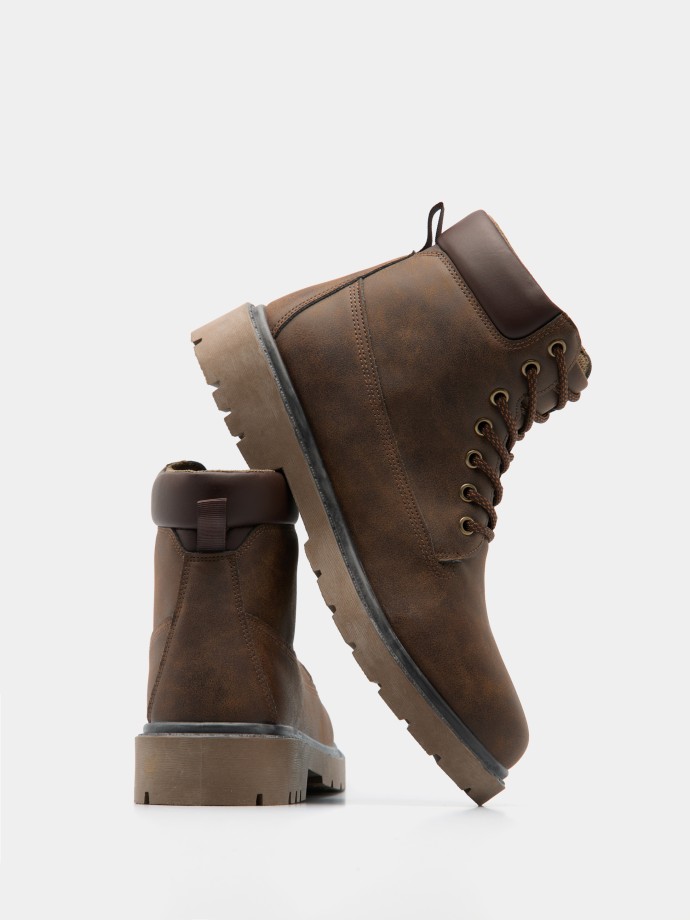 Mid-calf boots in brown