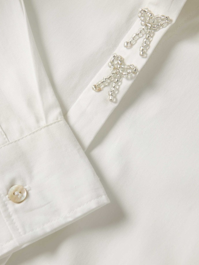 Camisa com la�os brilhantes