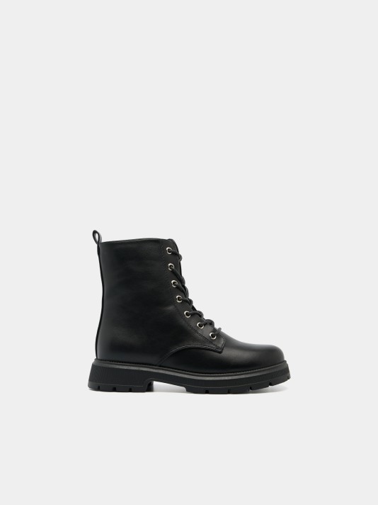 Bota preta de cano alto Bota preta de cano alto