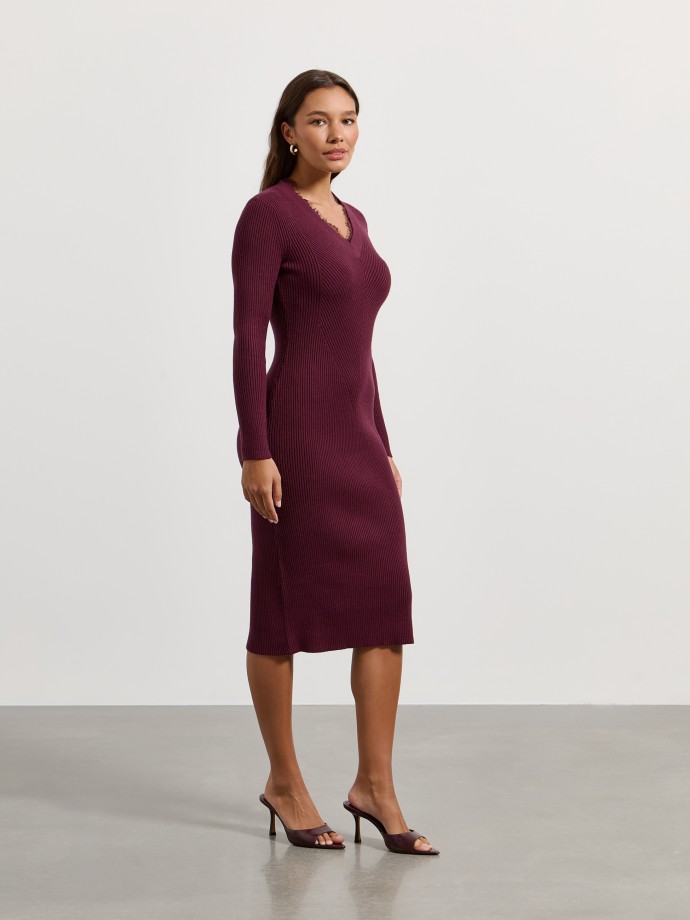 Vestido midi de malha com renda