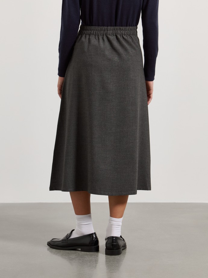 Saia midi com pregas Saia midi com pregas