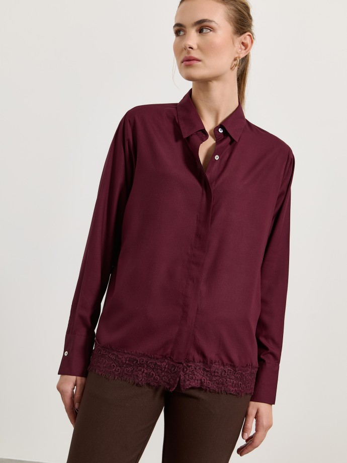 Camisa com detalhe em renda