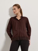 Camisa com detalhe em renda