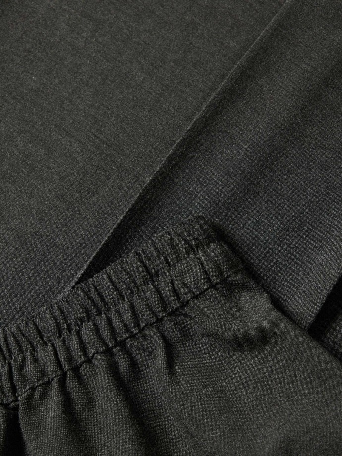 Saia midi com pregas Saia midi com pregas