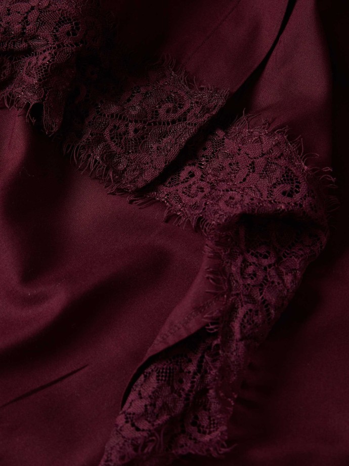 Camisa com detalhe em renda
