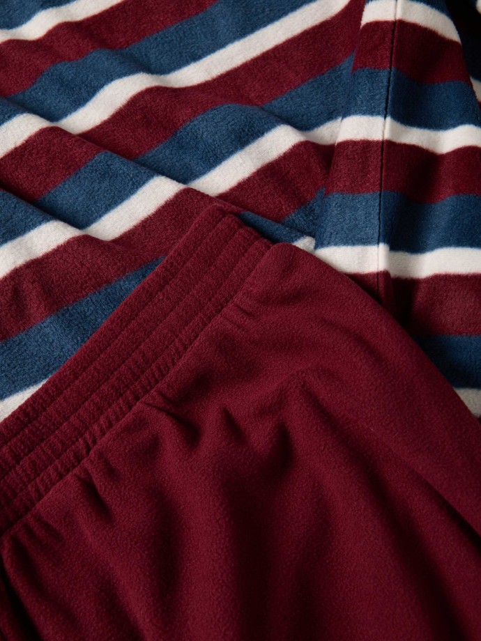 Pijama com camisola às riscas Pijama com camisola às riscas