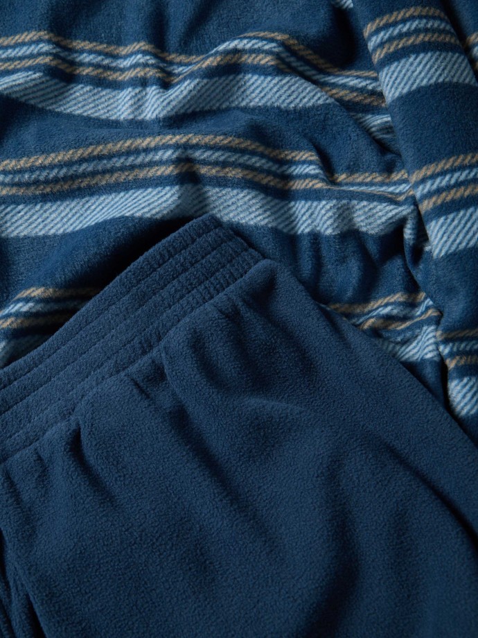 Pijama com camisola às riscas Pijama com camisola às riscas