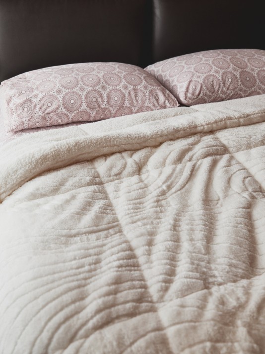 Edred�o com relevo para casal