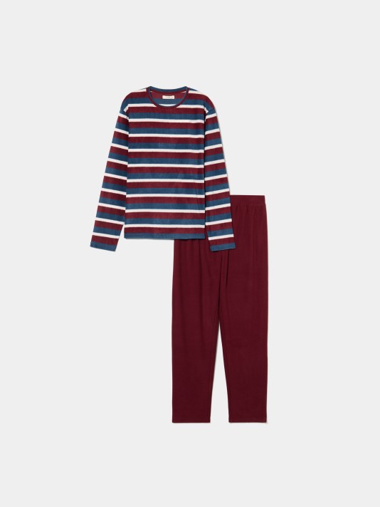 Pijama com camisola �s riscas