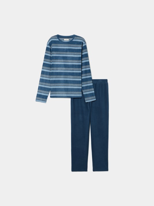 Pijama com camisola �s riscas